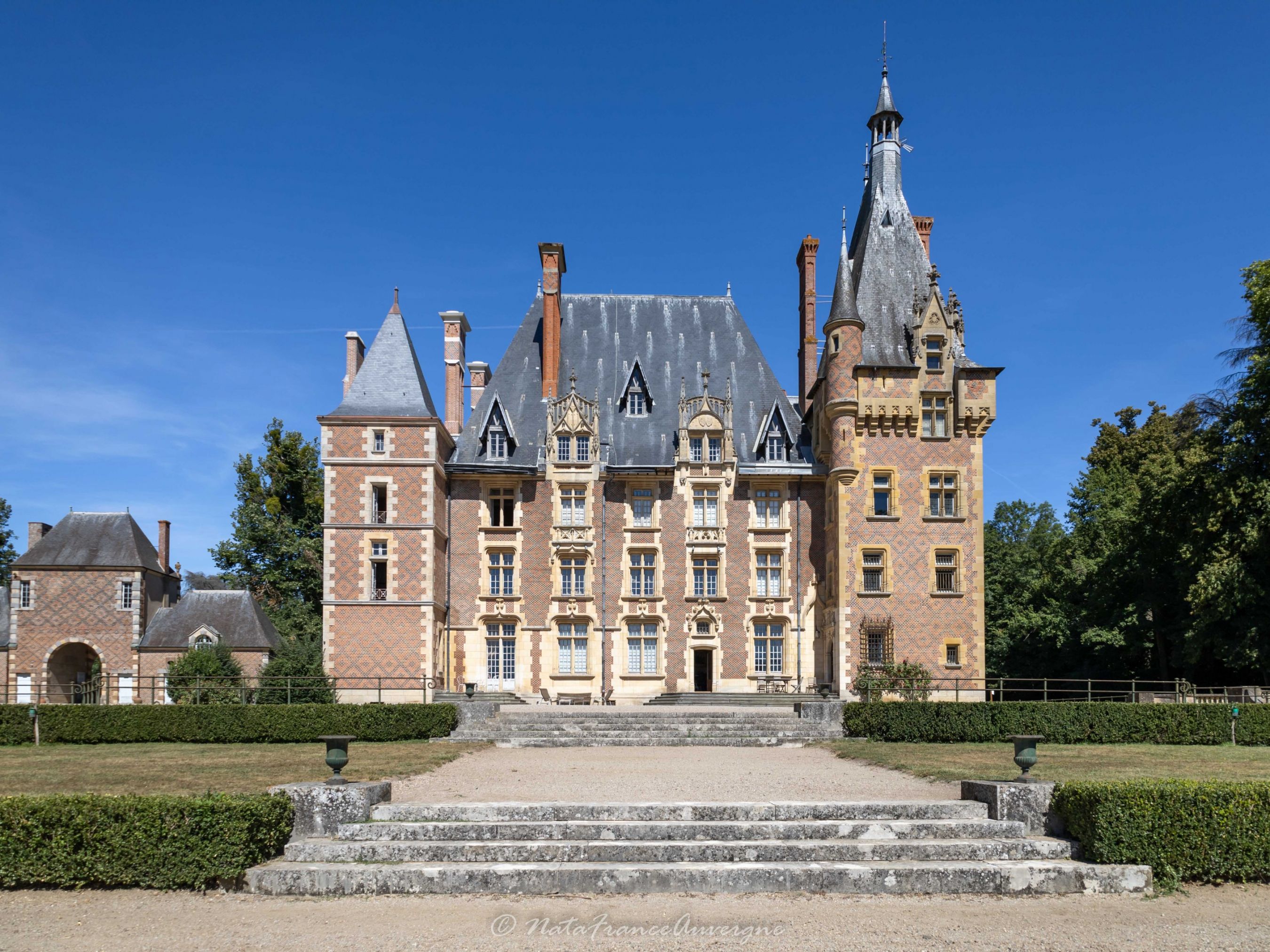Château d'Avrilly août 2022 by @NataFranceAuvergne-45